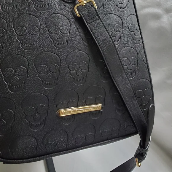 Betsey Johnson embossed Skull Embossed Weekender Duffle Bag - Picture 4 of 6
